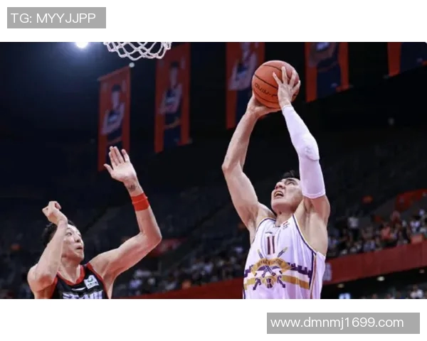 沈梓捷：从篮球新星到职业生涯的辉煌之路探索与成长的故事